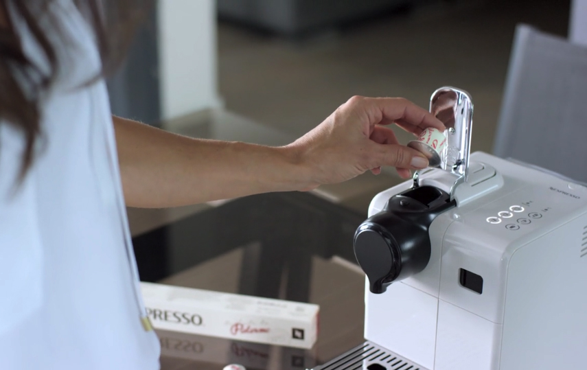 Nespresso, Diffusion Web<br /><br />
Réalisé par Maxime Durand<br />
DP : Christophe Persoz<br />
Production ImaginaStudio<br />
Caméra : RED Dragon
