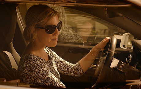 Synopsis : Sofia, une superwoman dans un monde masculin, est prise dans un épisode de son quotidien stressant, s'ignorant jusqu'à heurter un mur. Le film établit un parallèle entre la vie de Sofia et les problèmes climatiques, engendrés en partie par le déni de l'être au profit des valeurs de la société de consommation.<br /><br />
Diffusion internationale, festivals.<br /><br />
Réalisé par Alain Deslongchamps<br />
DP : David Gascon<br />
Production Imagine Films Communication<br />
Caméra : RED<br /><br />
*** Sélection Oscar Qualifying Edmonton International Film Festival 2021; 30+ film festivals, 11 awards, 6 nominations.